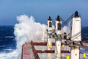 С сухогруза в Чёрном море таинственно пропал матрос во время рейса из Новороссийска