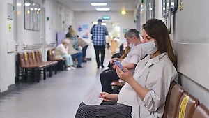 В России заболеваемость коронавирусом снизилась за неделю почти на 30%