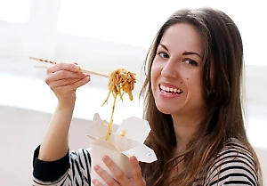 Эндокринолог рассказала, что будет, если питаться лапшой быстрого приготовления каждый день