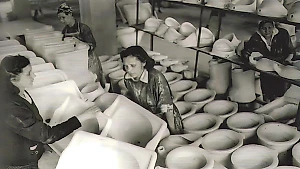 Ещё одна тайна СССР: Для чего в советских унитазах делали полочку — 4 веские причины