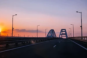 Движение автомобилей по Крымскому мосту возобновлено