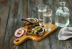 Лайф составил топ-10 худших закусок в День рождения русской водки