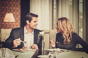Кто на самом деле должен платить в ресторане: отвечает эксперт по этикету