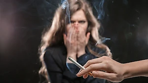 Россиянам назвали способ поменять жизнь и съездить в отпуск, он подходит только курильщикам