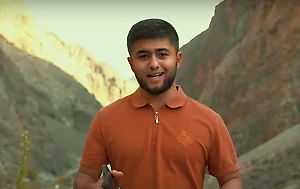 Оскорблявшего русских девушек блогера задержали в Москве