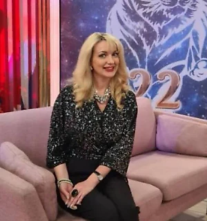 Затмение происходит на южном кармическом узле. Это говорит о том, что мы должны вернуться к старым и прошлым договорённостям, которые когда-то были; к тем людям, кто уже прошёл с нами путь, и наладить с ними баланс, найти гармонию.