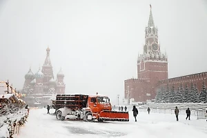 Рекордные сугробы, нулевая видимость: День влюблённых сменится для москвичей снежным "адом"