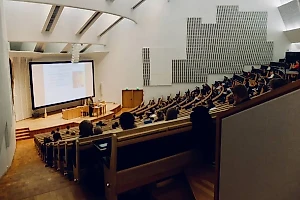 Школьникам объяснили, когда лучше выбирать колледж вместо вуза