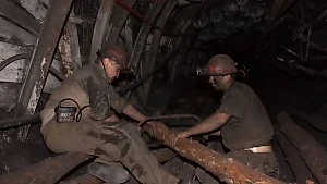 Шахтёров в Кузбассе эвакуировали из-за горного удара