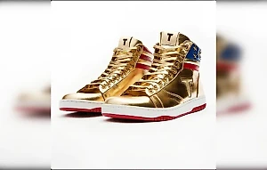 Лимитированную линейку золотых кроссовок Трампа раскупили за несколько часов