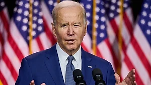 Байден разразился догадками о целях Путина после слов Трампа