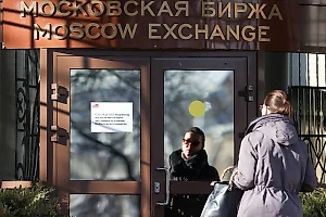 Мосбиржа приостановила торги из-за аппаратной ошибки основного сервера 