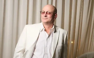 Начинающий вор избил полицейского после задержания и теперь рискует сесть в тюрьму на 25 лет