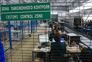 Таможенники обнаружили контейнеры с формой для украинских солдат в Забайкалье