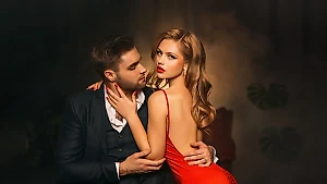 7 праздничных поз для Дня всех влюблённых