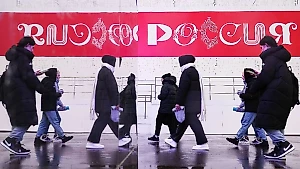 На выставке "Россия" показали уникальный альбом Елизаветы Петровны и робота XIX века