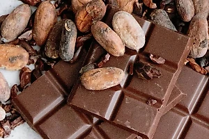 Сладкоежкам рассказали, когда в России подорожает шоколад
