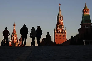 Французского наблюдателя поразила разница между москвичами и парижанами