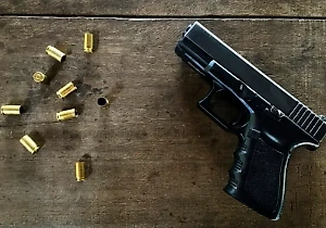 Банда из Брянска с подростками полгода промышляла торговлей винтовками и патронами