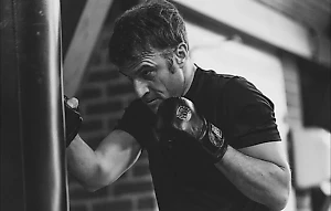 В Сети поиздевались над Макроном после фотосессии в боксёрских перчатках