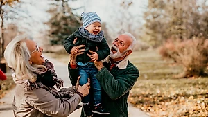 8 имён внуков, которые прославят свой род