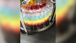 Россиянка нашла пропаганду ЛГБТ* в торте "Радуга"