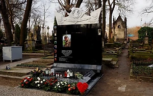 На кладбищах Польши и Франции множатся могилы европейцев, которые "не будут умирать за Украину"