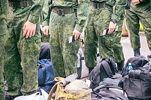 Военные объяснили будущим призывникам, как подготовиться к армии