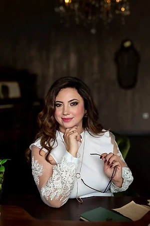 Важно помнить, что поздравления с 8 Марта должны быть уважительными и грамотными, чтобы не оскорбить никого из женщин-коллег. Руководствуясь вышеперечисленными правилами, вы сможете поздравить каждую женщину-коллегу с уважением к её профессиональному статусу и личности.