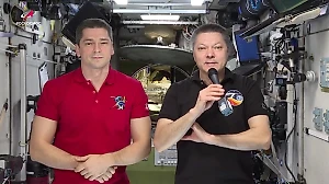 Космонавты обратились к женщинам с тёплыми пожеланиями с борта МКС