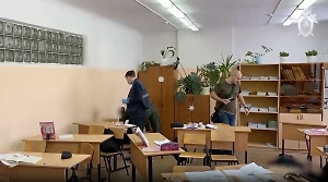 СК показал видео осмотра тел на месте расстрела школьников в брянской гимназии
