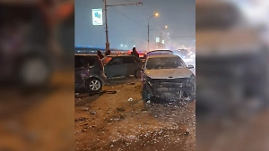 В ДТП с пятью автомобилями в Новосибирске пострадало восемь человек