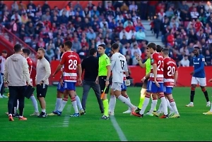 Фанат умер прямо на трибунах во время матча чемпионата Испании. Тело вынесли под аплодисменты