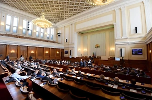 "Ведёте себя по-фашистски": В парламенте Болгарии разразился скандал из-за помощи Украине