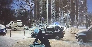 Упала с 20-го этажа: Оконная рама чуть не раздавила мать с ребёнком в Москве