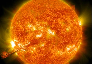 Предвестник магнитных бурь: Учёные зафиксировали мощнейшую вспышку на Солнце