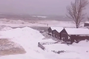 Северные посёлки Камчатки заливает вода из-за обрушившегося шторма