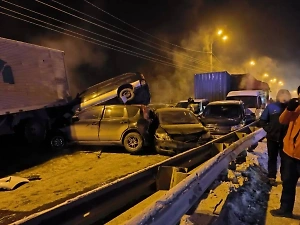 Лопнувшая труба спровоцировала массовое ДТП в Иркутске, есть пострадавшие