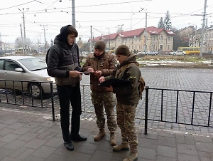 "Мягкая мобилизация": Во Львове военкомы ходят по улицам и уговаривают украинцев вступить в ВСУ