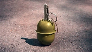 В Севастополе сотрудник СДЭК нашёл две гранаты во время досмотра посылки