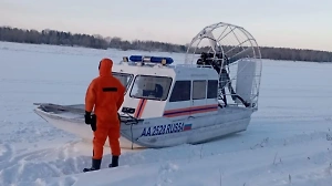 Рыбак спас девушку, которая провалилась под лёд на реке Обь в Новосибирске