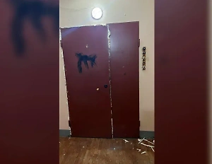 Задержаны двое подростков, которые залили монтажной пеной двери российским военкорам