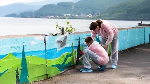 На Байкале прошла акция "Чистые берега": В уборке приняли участие волонтёры со всей страны