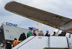 Почти 20 самолётов не смогли приземлиться в Сочи из-за непогоды