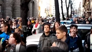 Протестующие студенты заблокировали одну из улиц в центре Белграда