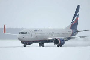Прилетевший из Москвы пассажирский самолёт упёрся в сугроб в аэропорту Челябинска