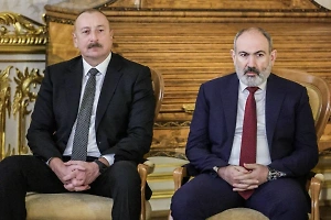 Алиев и Пашинян пожали друг другу руки на экскурсии в Царском Селе