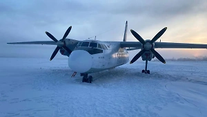 Самолёт Ан-24 промахнулся мимо взлётной полосы и сел на реку в Якутии