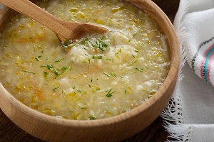 Похмельные щи: Бренд-шеф раскрыл рецепт супа, который поможет пережить утро 1 января