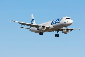 У самолёта UTair во время полёта отказал двигатель